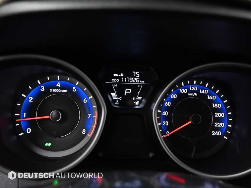 HYUNDAI Avante - Vista 8