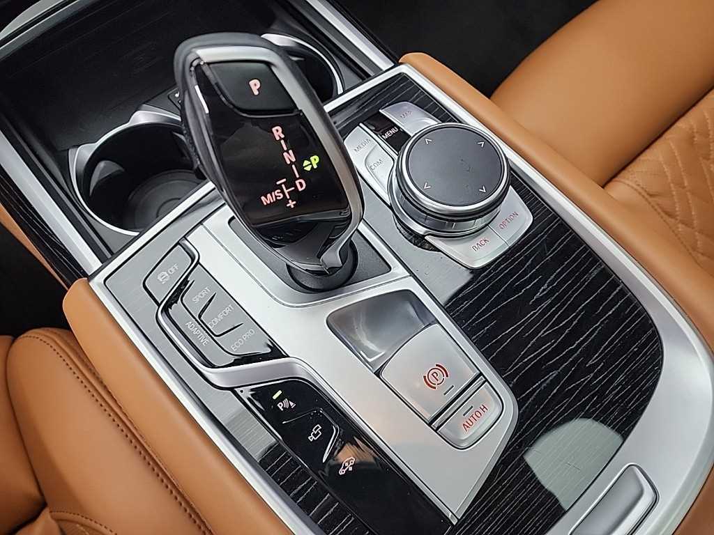 BMW 7 Series - Vista 8