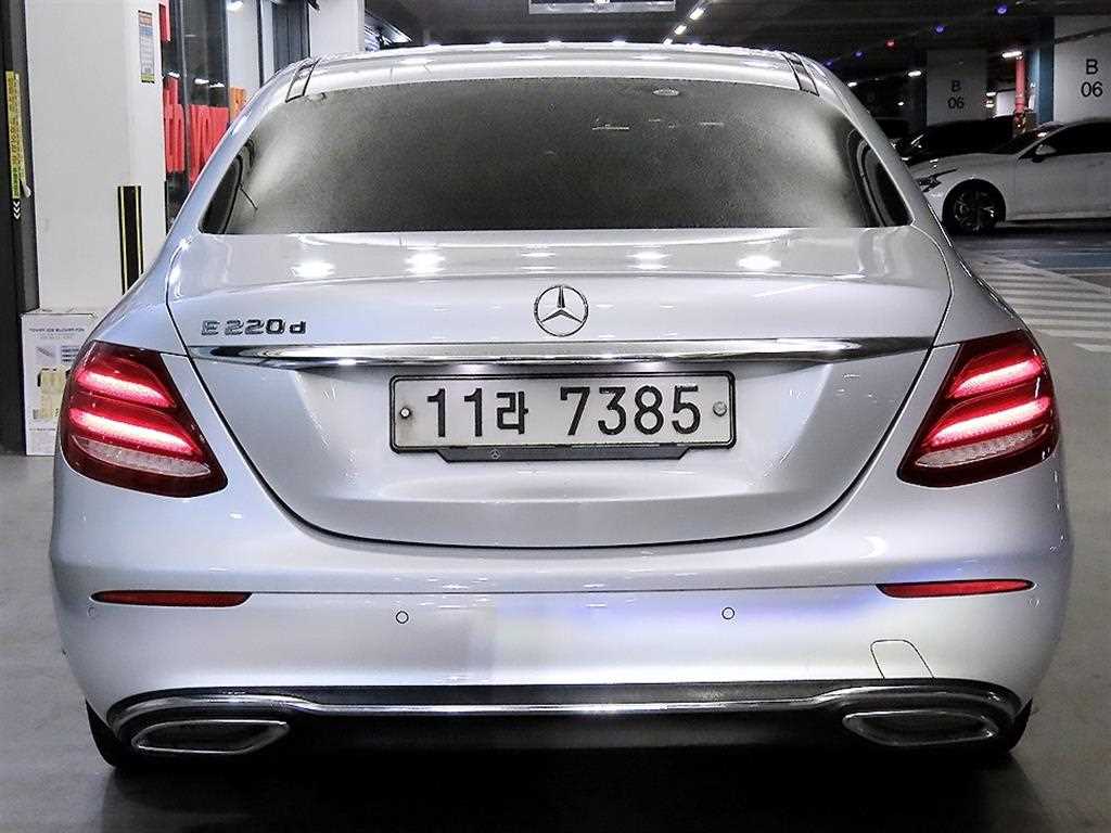 Mercedes Benz E class - Vista 5