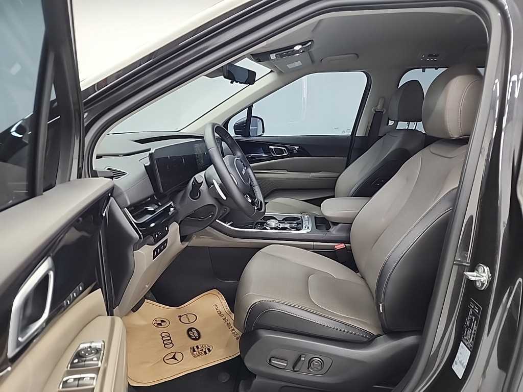 KIA Carnival - Vista 11