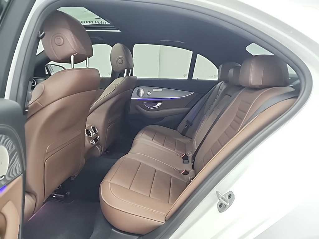 Mercedes Benz E class - Vista 12