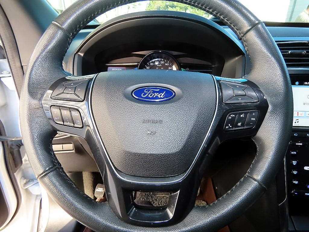Ford Explorer - Vista 8