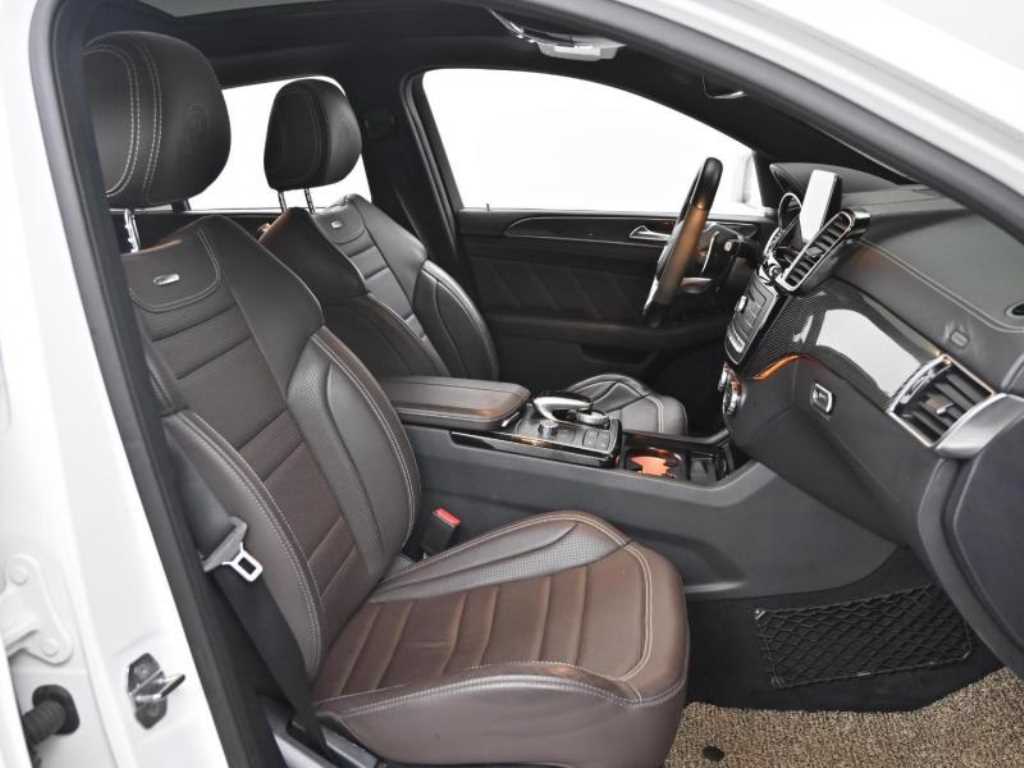 Mercedes Benz GLE Class - Vista 10