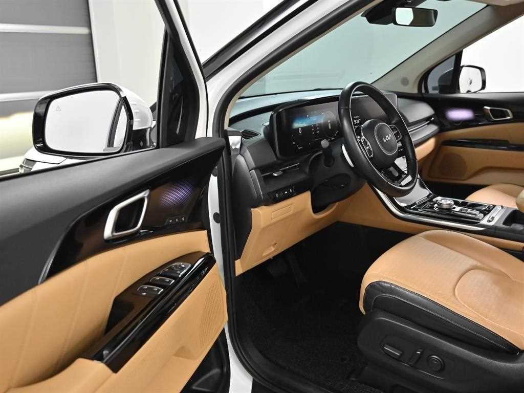 KIA Carnival - Vista 11