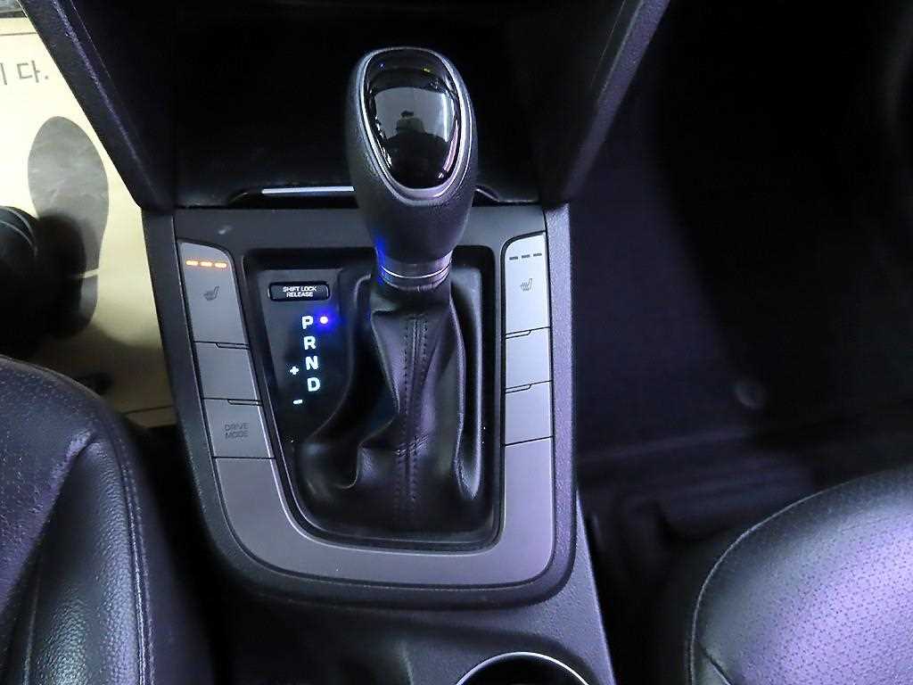 HYUNDAI Avante - Vista 10