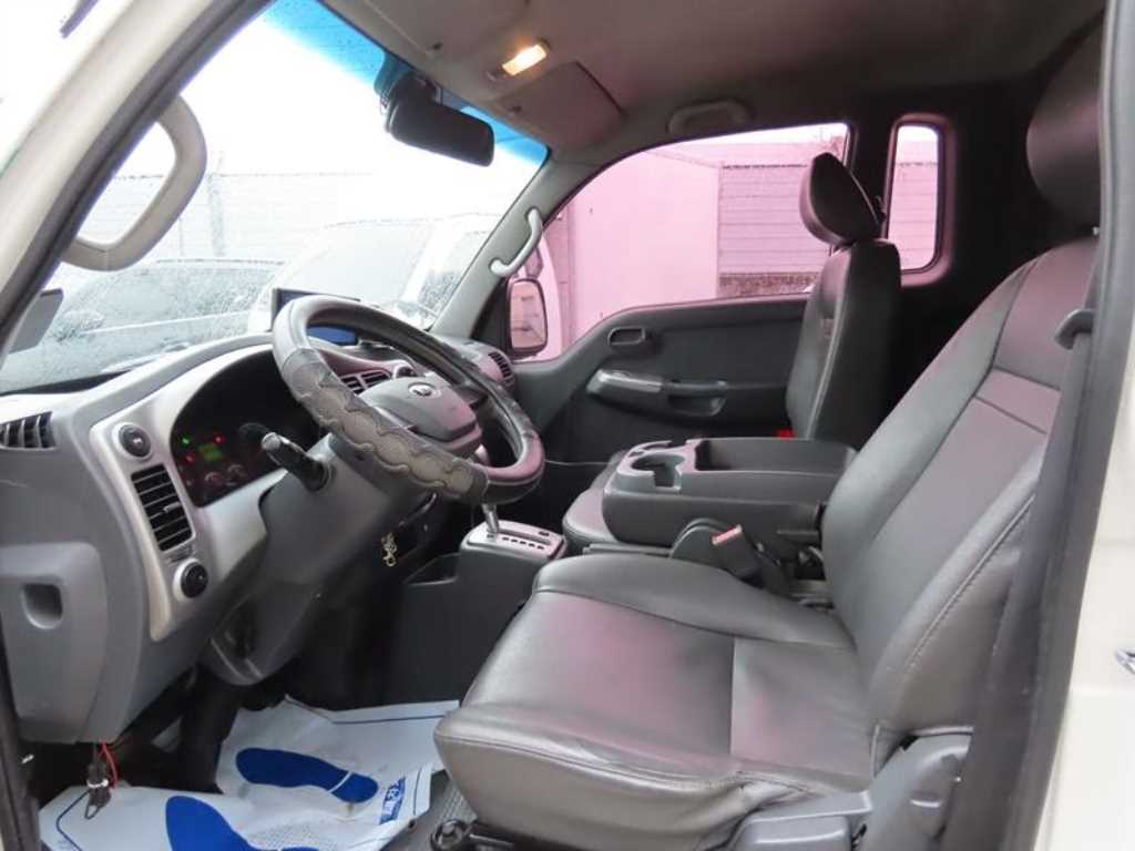 medium and large cargo truck - Vista 9