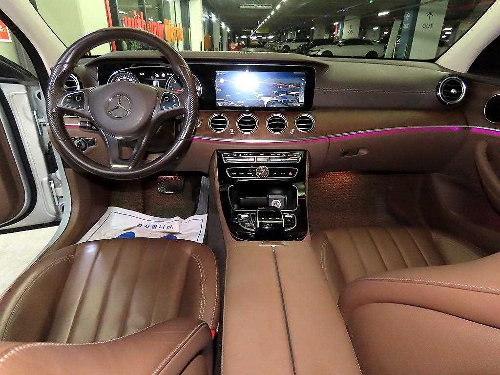 Mercedes Benz E class - Vista 10