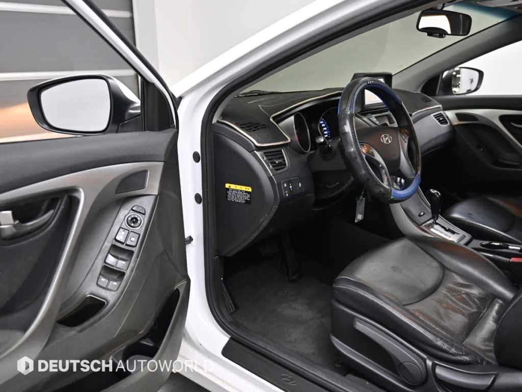 HYUNDAI Avante - Vista 11