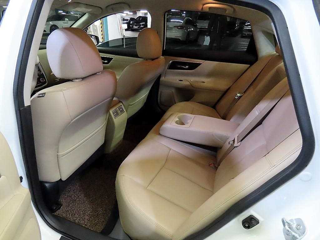 Nissan Altima - Vista 7