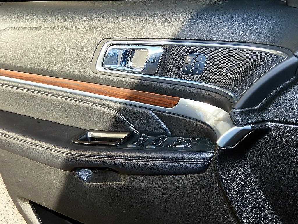 Ford Explorer - Vista 11