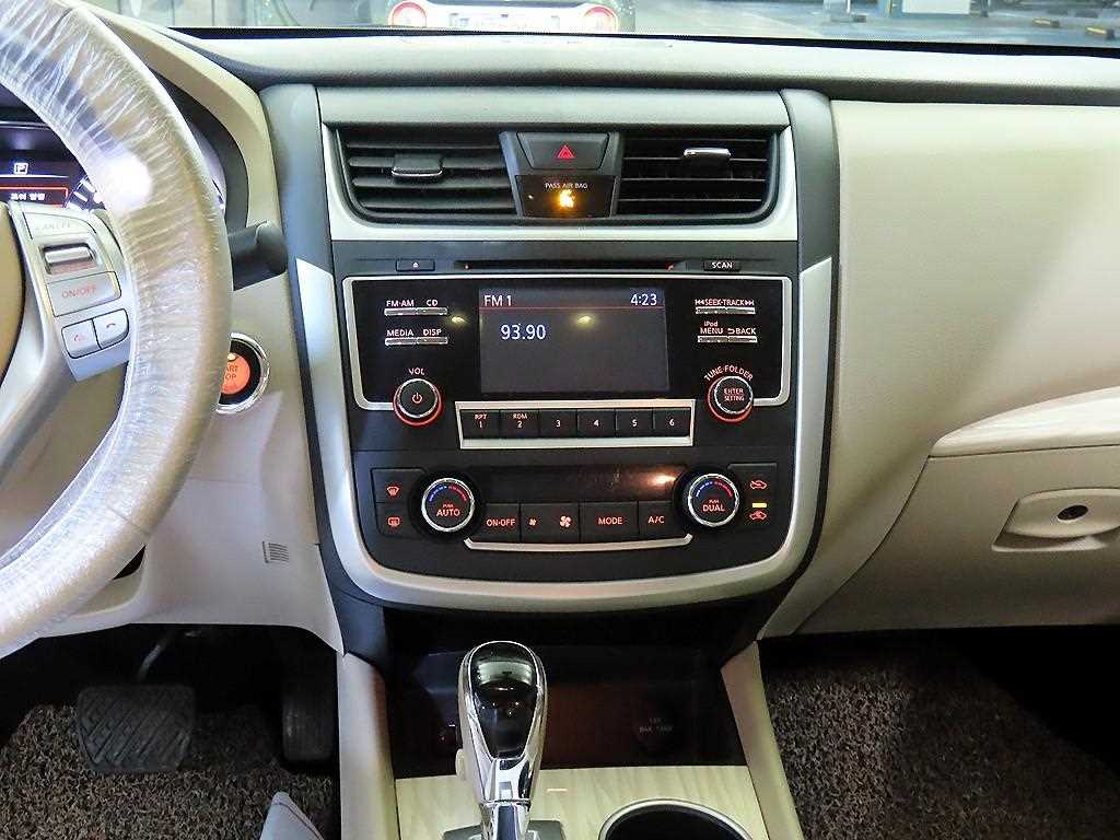 Nissan Altima - Vista 11