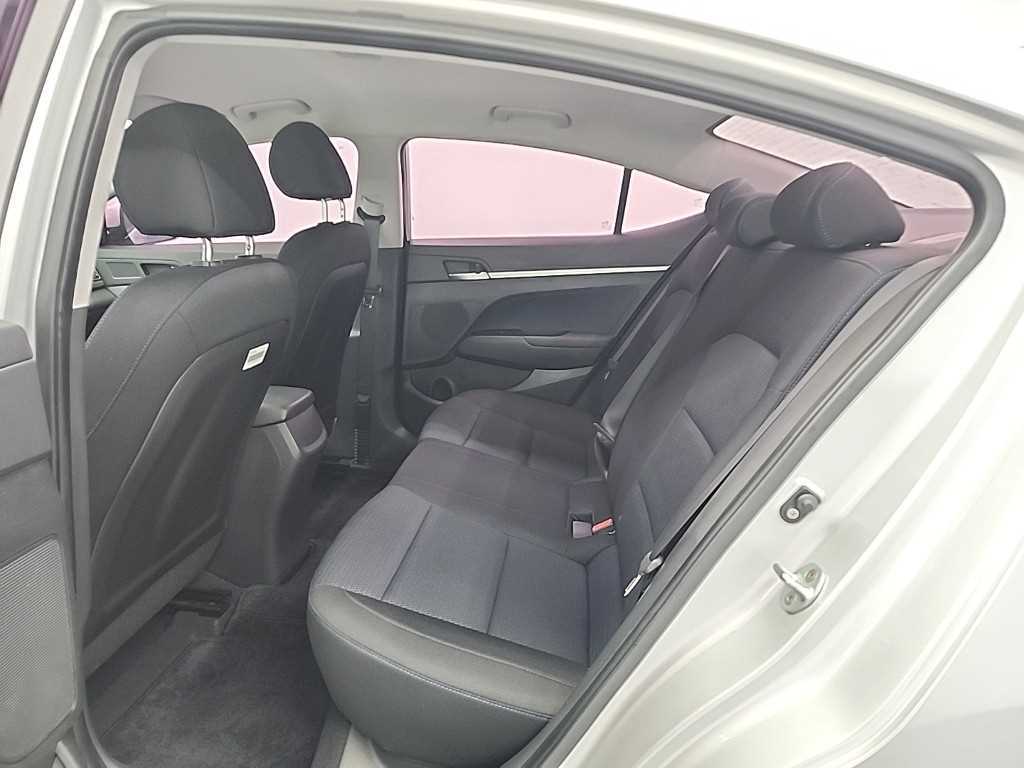 HYUNDAI Avante - Vista 12