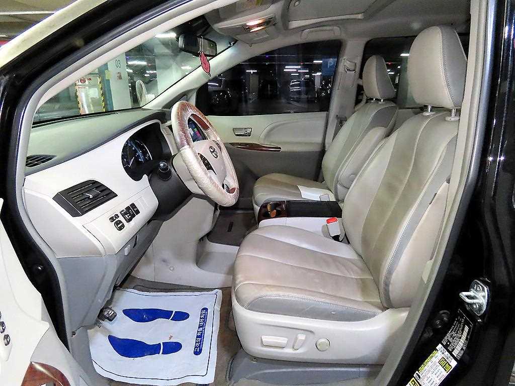 Toyota Siena - Vista 6