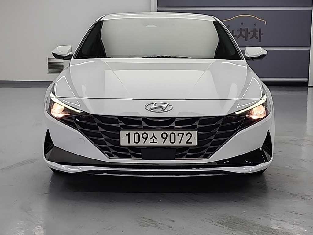 HYUNDAI Avante - Vista 2
