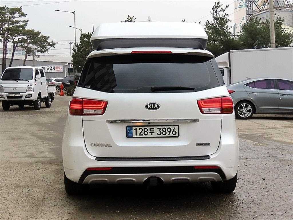 KIA Carnival - Vista 4