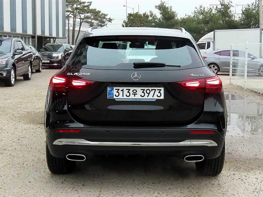 Mercedes Benz GLA Class - Vista 4