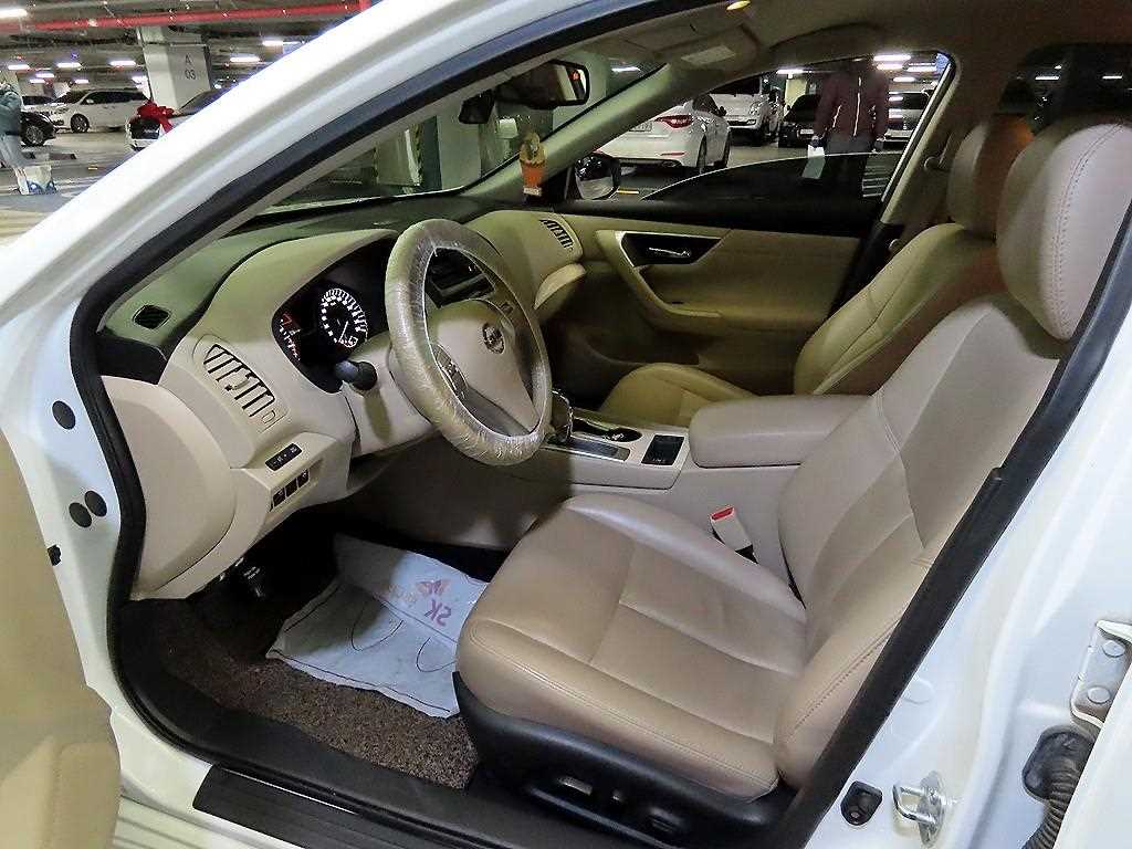 Nissan Altima - Vista 6