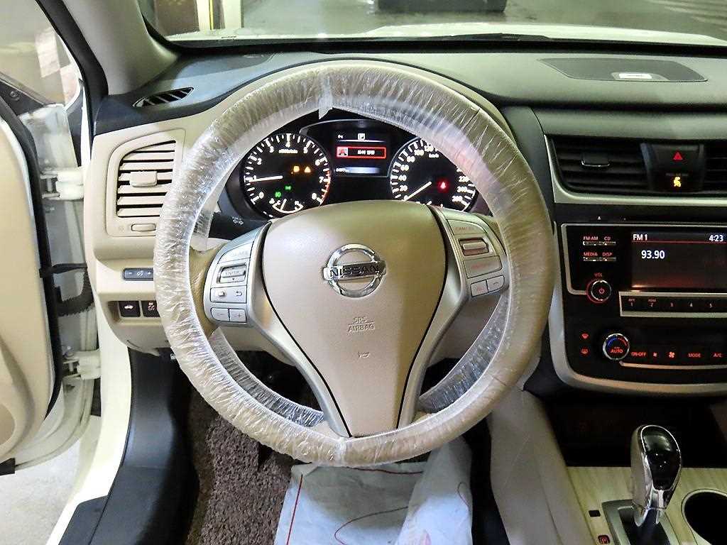 Nissan Altima - Vista 8