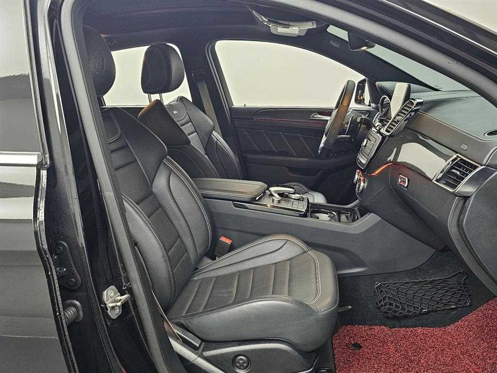 Mercedes Benz GLE Class - Vista 10