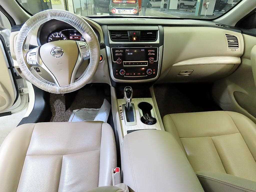 Nissan Altima - Vista 10