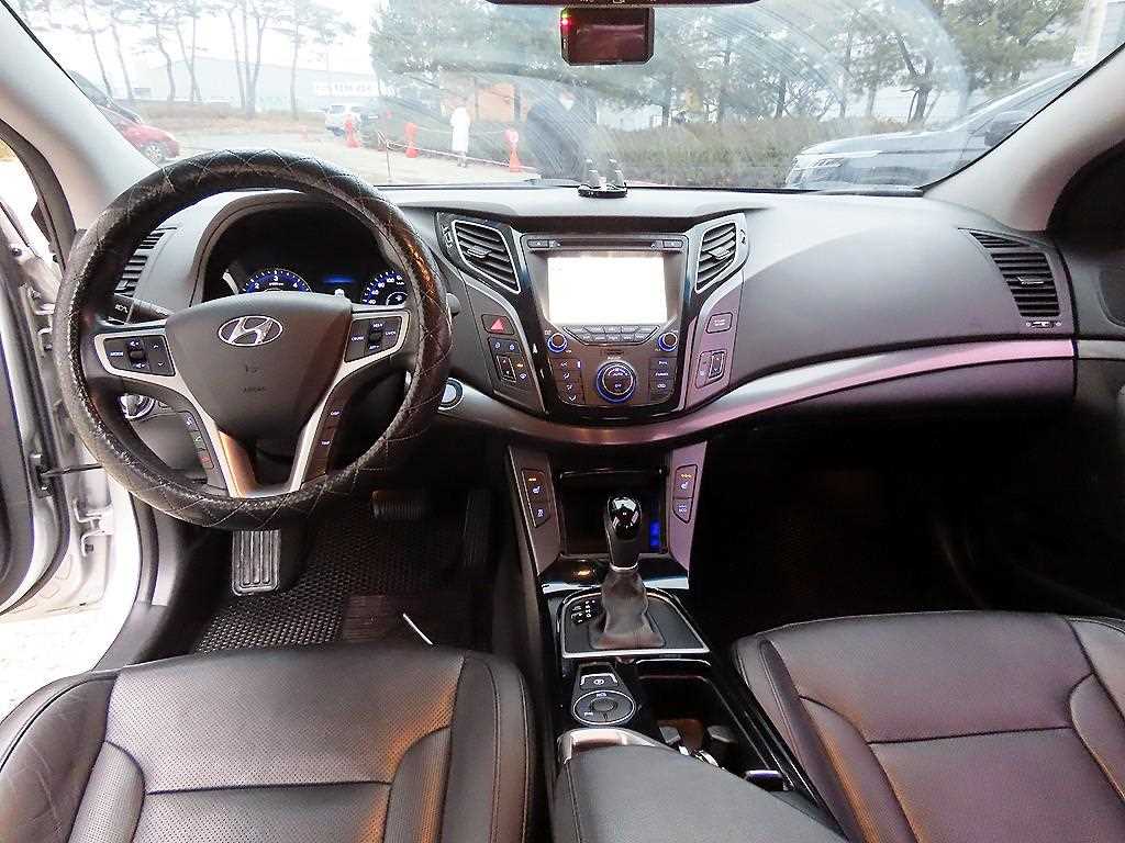 HYUNDAI i40 - Vista 7