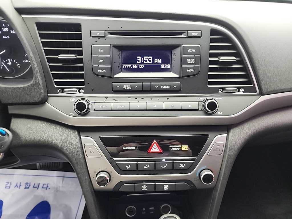 HYUNDAI Avante - Vista 10