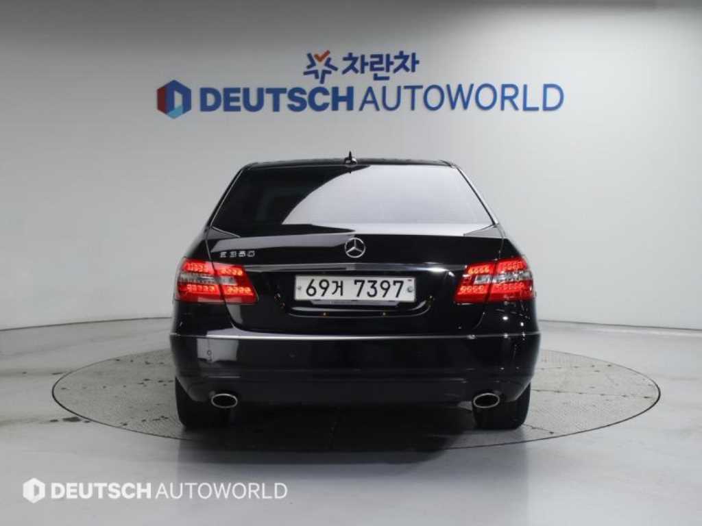 Mercedes Benz E class - Vista 4