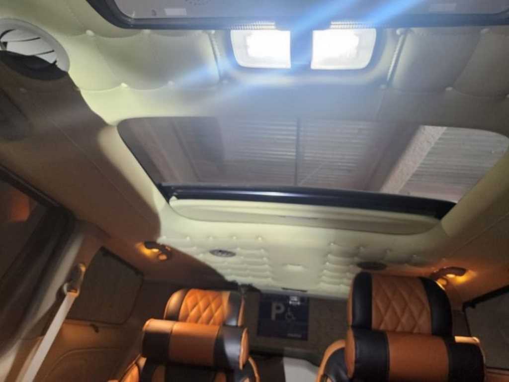 KIA Carnival - Vista 5