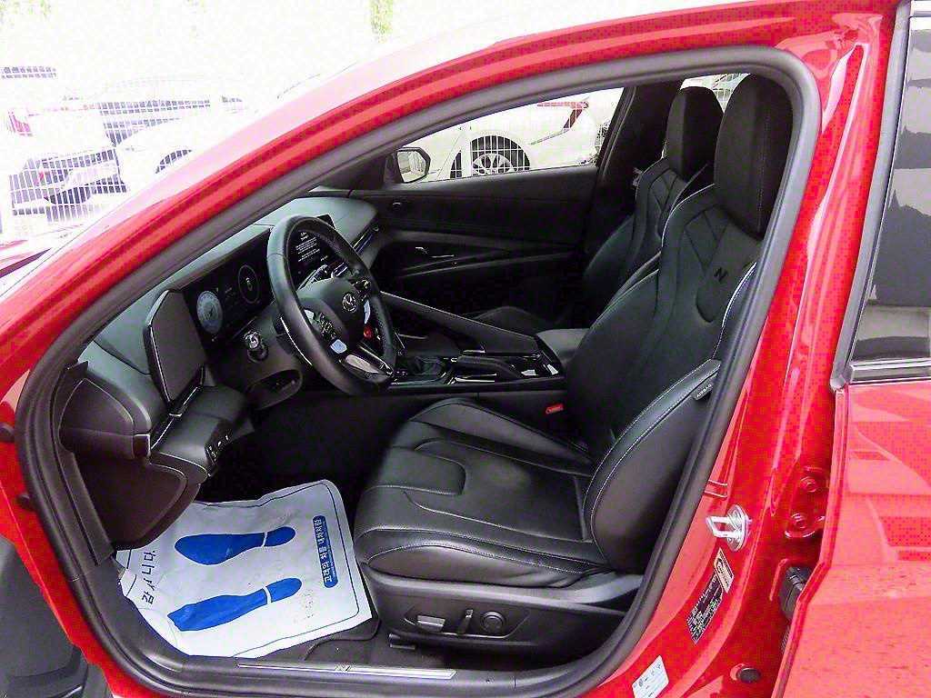 HYUNDAI Avante - Vista 5