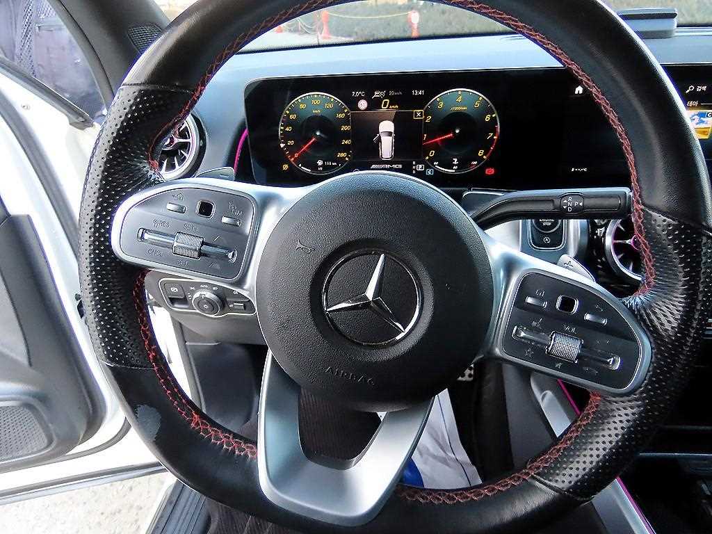 Mercedes Benz GLB Class - Vista 8