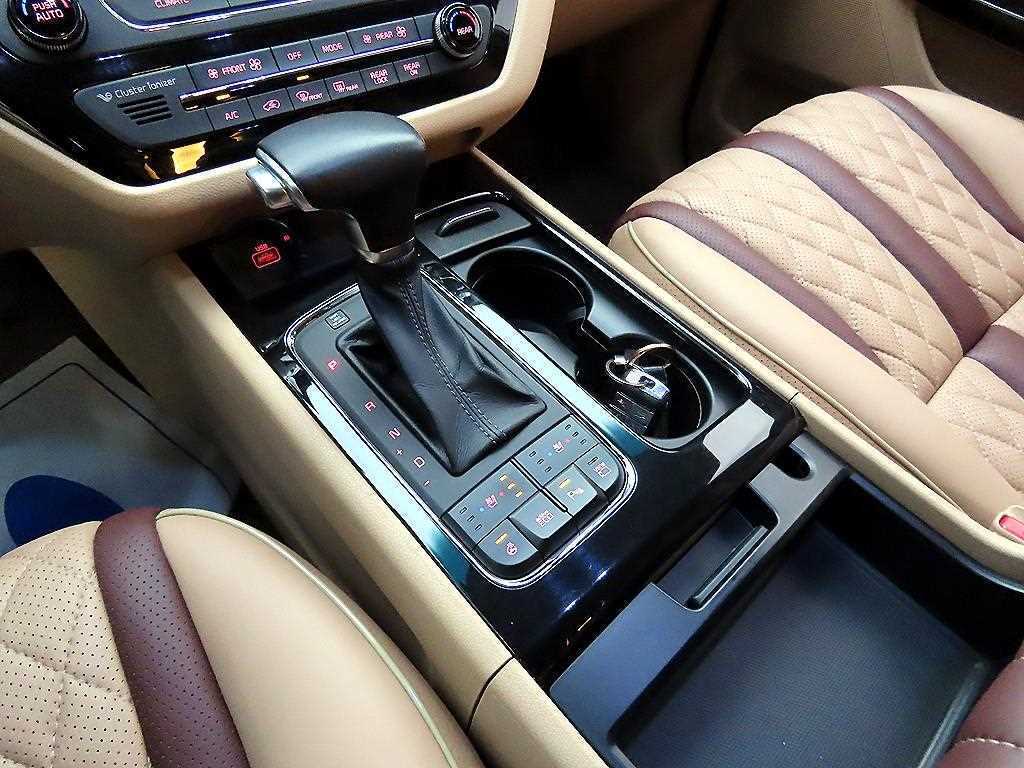 KIA Carnival - Vista 10