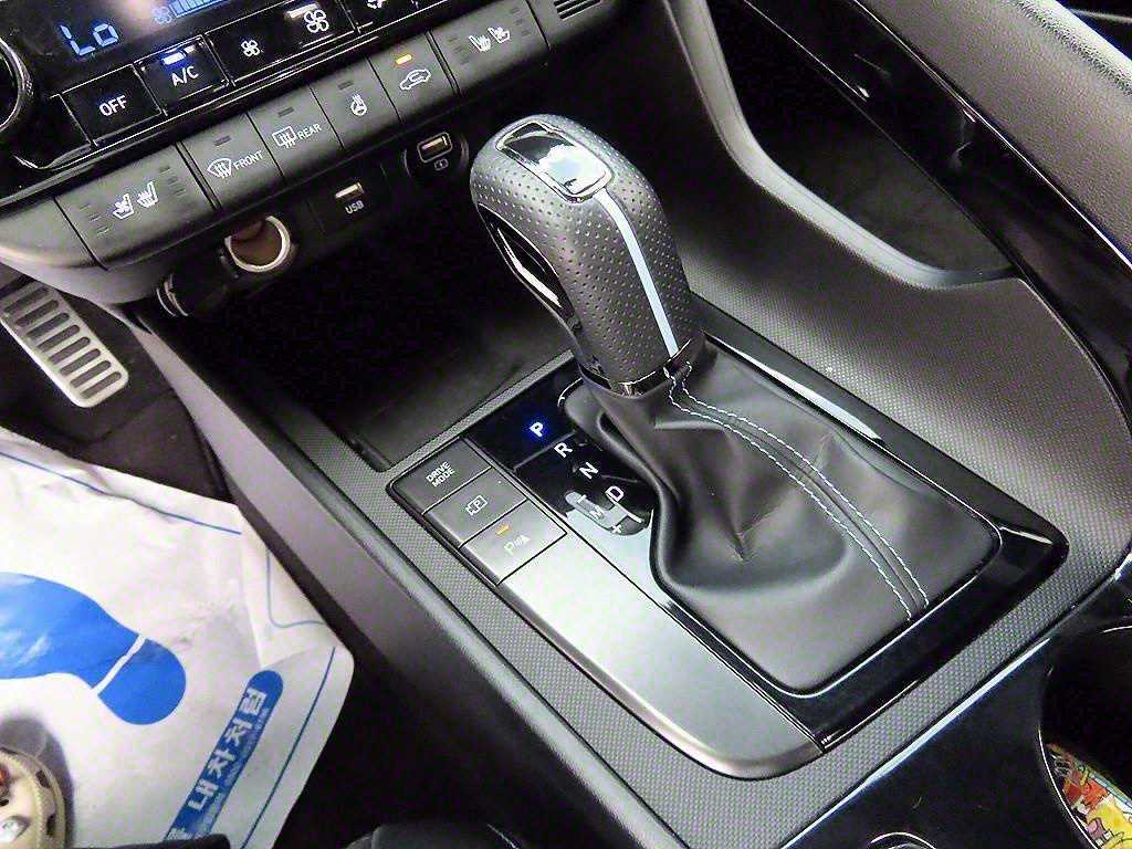 HYUNDAI Avante - Vista 10