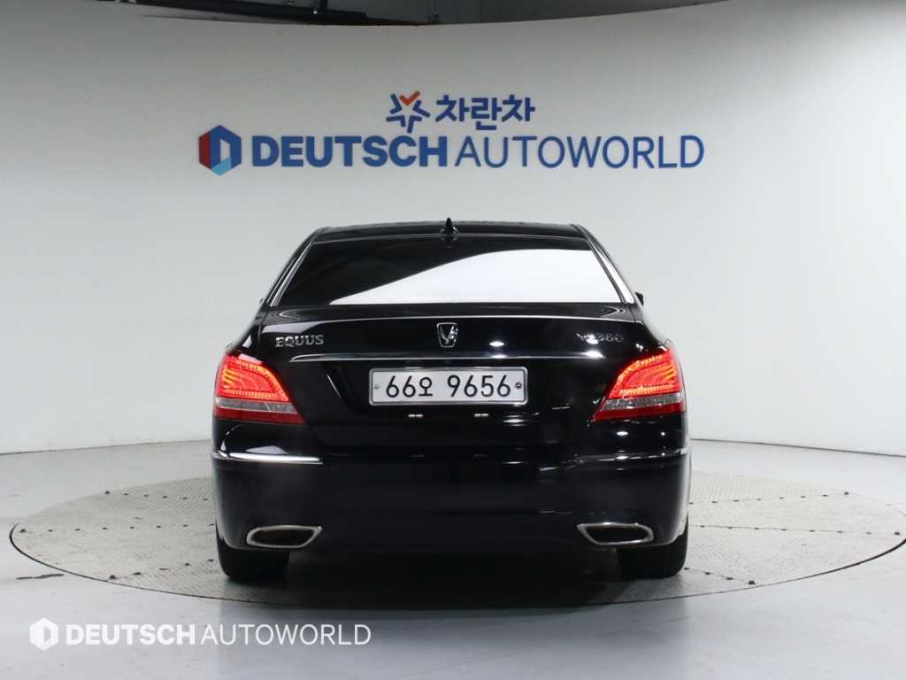 HYUNDAI Equus - Vista 4