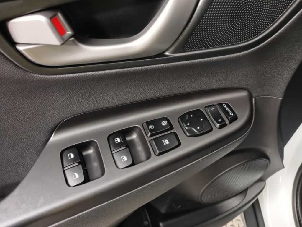 HYUNDAI Kona - Vista 9