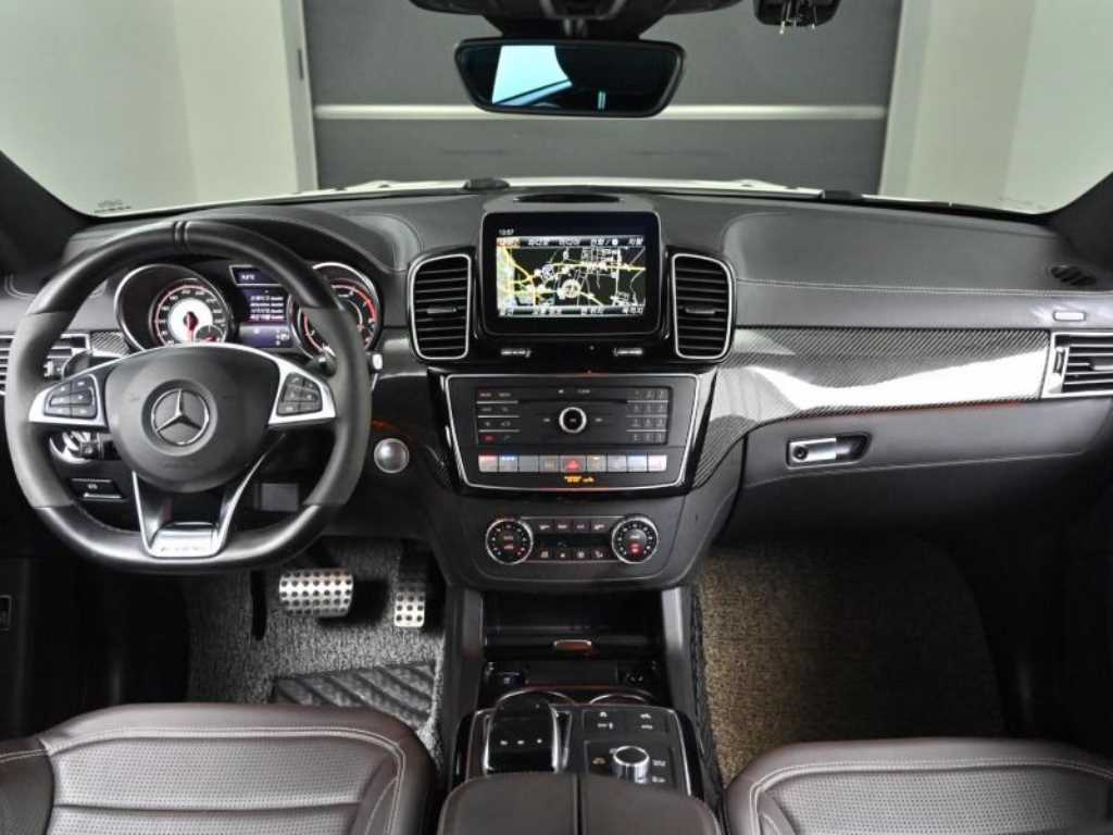 Mercedes Benz GLE Class - Vista 7