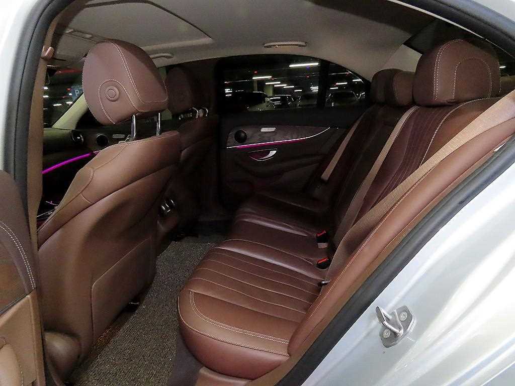 Mercedes Benz E class - Vista 7