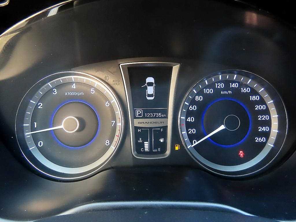 HYUNDAI Grandeur - Vista 9