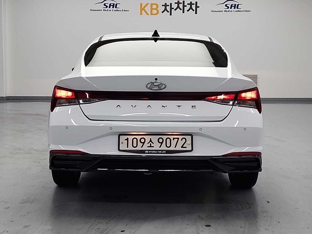 HYUNDAI Avante - Vista 3