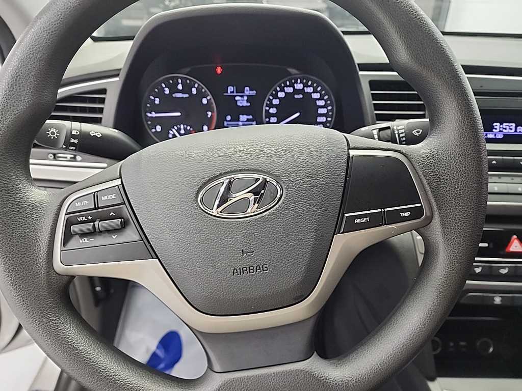 HYUNDAI Avante - Vista 9