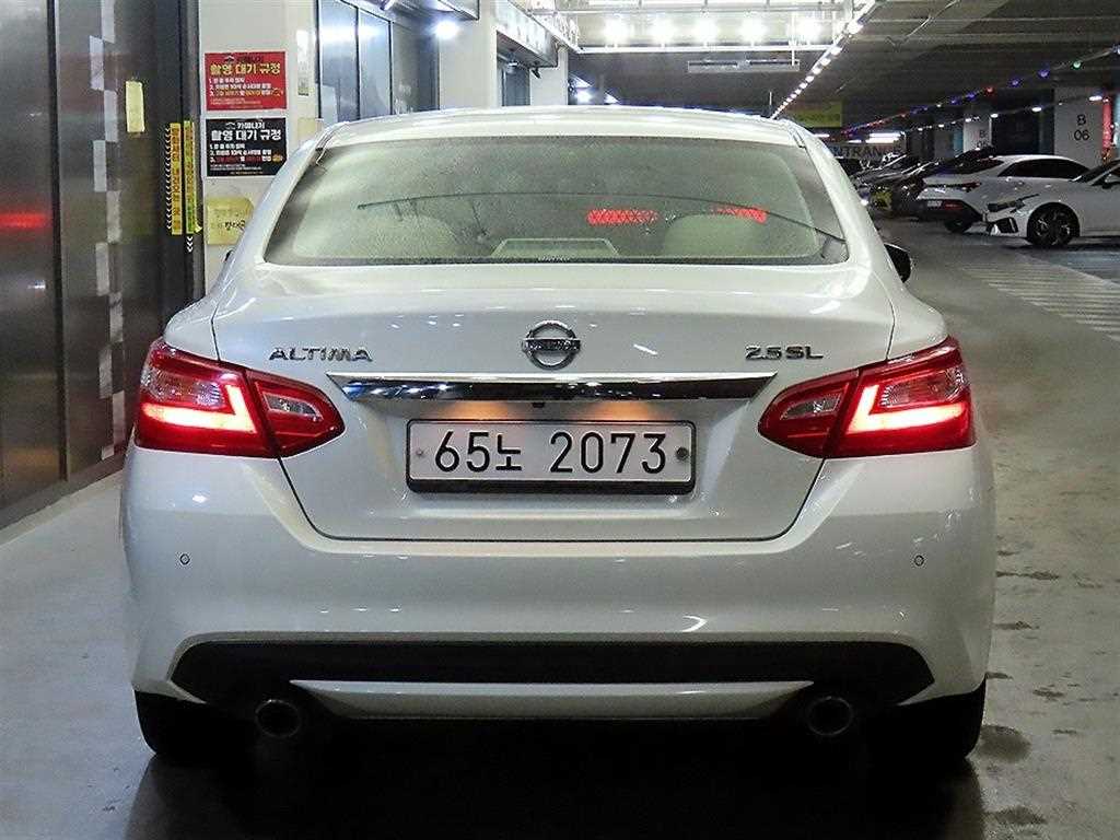 Nissan Altima - Vista 5