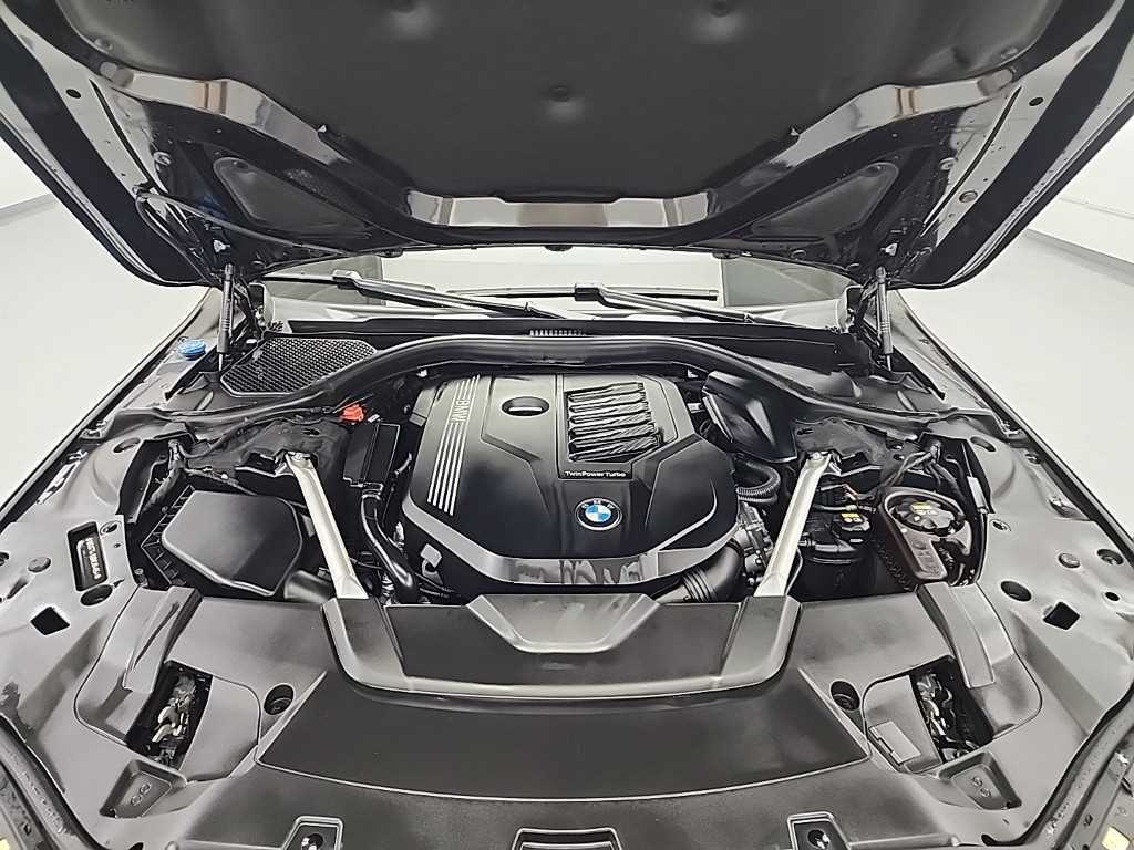 BMW 7 Series - Vista 5