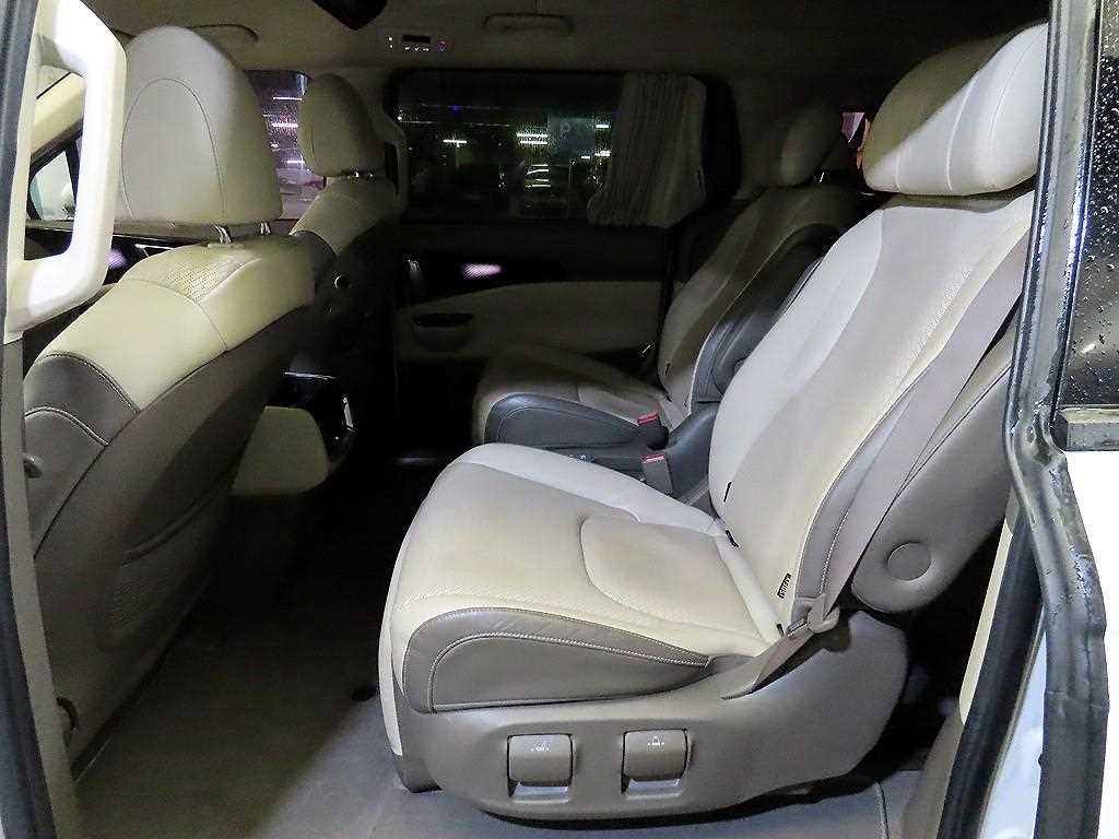 KIA Carnival - Vista 7