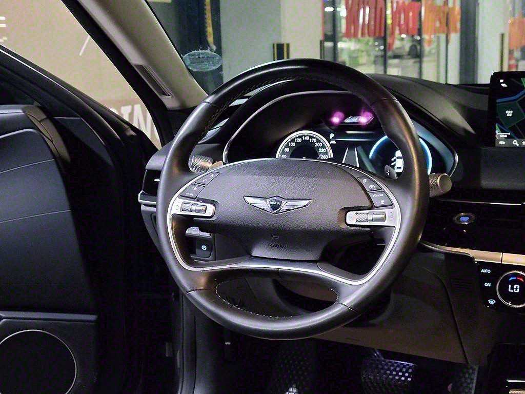 Genesis G80 - Vista 9