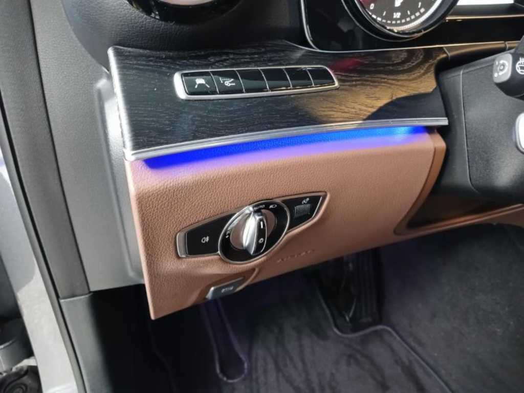 Mercedes Benz E class - Vista 12