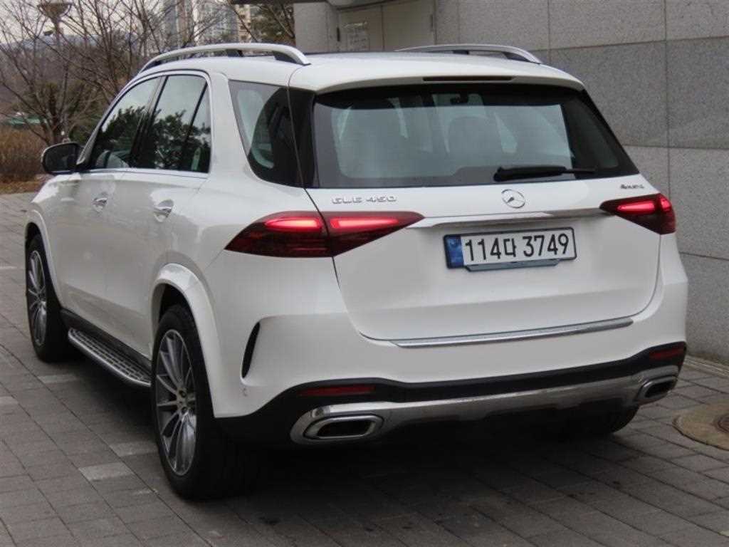 Mercedes Benz GLE Class - Vista 4
