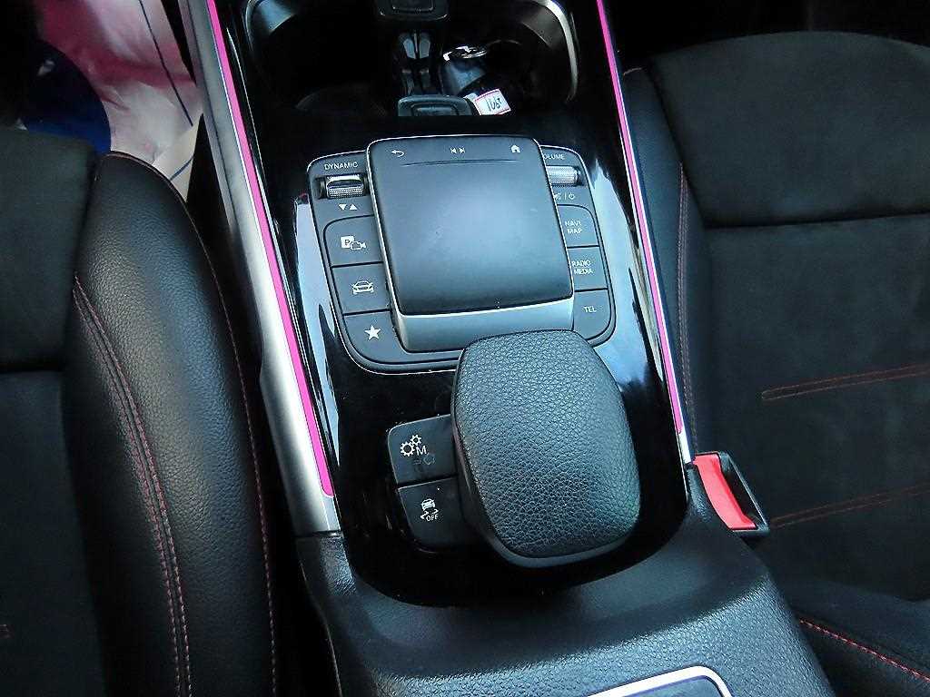 Mercedes Benz GLB Class - Vista 12