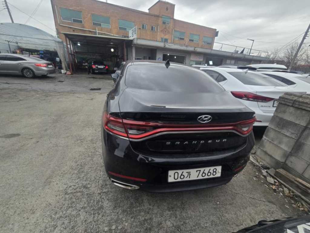HYUNDAI Grandeur - Vista 2