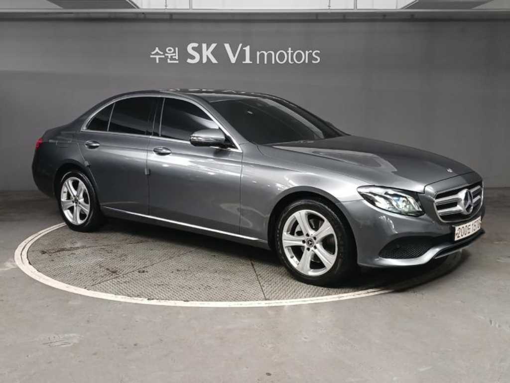 Mercedes Benz E class - Vista 5