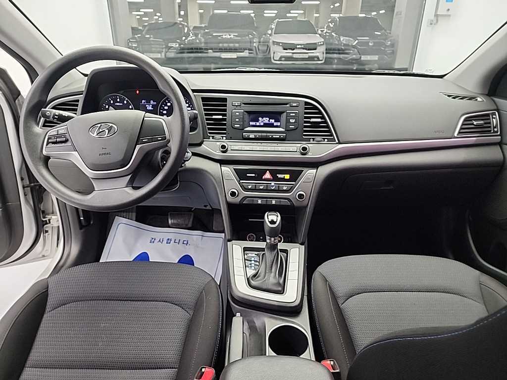 HYUNDAI Avante - Vista 7