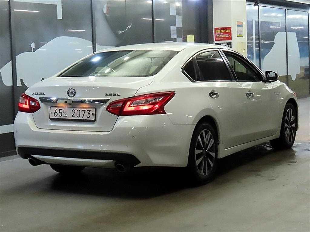 Nissan Altima - Vista 4